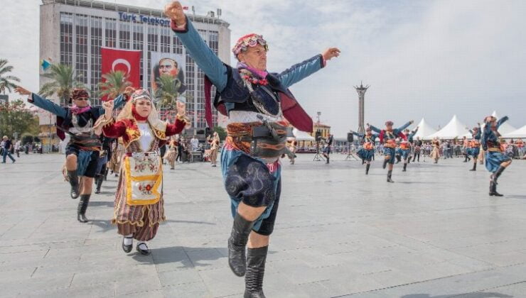 Izmir Celebrates Liberation with Enthusiasm